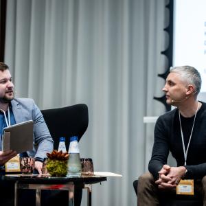 Arutelu moderaator Vladislav Lušin ja Balti Uuringute Instituudi programmijuht Kristjan Kaldur. Foto: Erlend Štaub